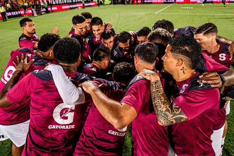 Ex Saprissa regresa de Europa a Costa Rica.