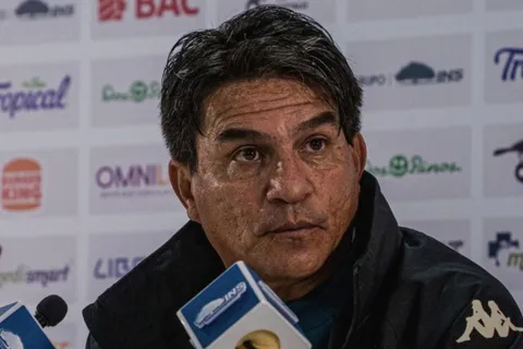 Vladimir Quesada tendrá una dura baja ante Alajuelense. (Foto: Saprissa)