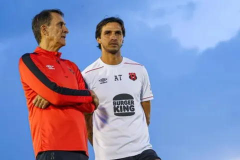 Bryan Ruiz admite el gran problema que condena a Guimaraes en Alajuelense