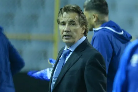 Carlos De Los Cobos no seguirá en El Salvador