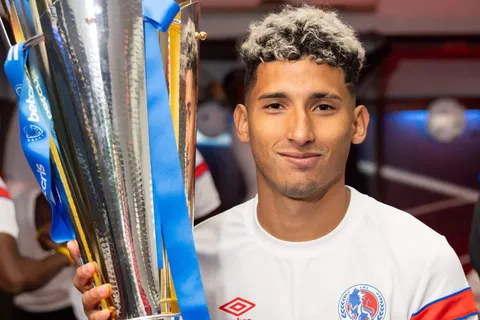 "Salida": Banfield hace saber a José Mario Pinto lo que pasará con su fichaje y todo Olimpia lo conoce