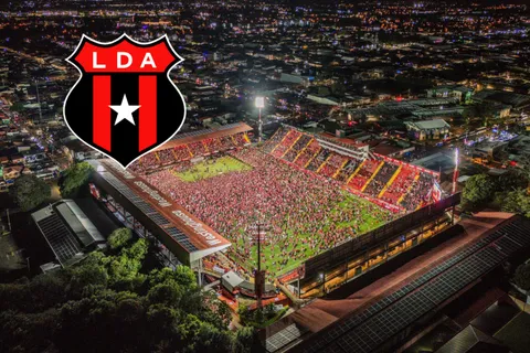 "Está de vuelta": Alajuelense se asegura el regreso de la leyenda que enloquece a la afición y así lo anunciaron