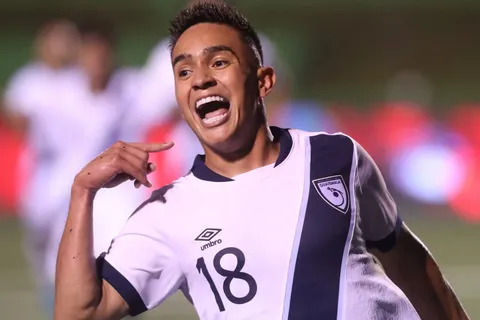 No lo esperaban: Óscar Santis recibe el reconocimiento de Concacaf que sorprende a Guatemala en el camino al Mundial 2026