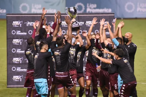 Saprissa golea a Alajuelense y gana la Supercopa