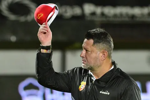 Jafet Soto se pone estricto con sus jugadores.
