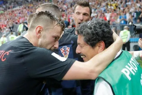 Rakitic nombró al fotógrafo salvadoreño como "un croata más"