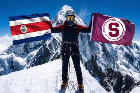 Fue el primer jugador tico convocado a un Mundial y ahora en escalar el Everest: ex Saprissa subió 5.364 metros para alcanzar su sueño