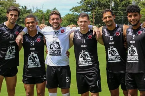 Alajuelense entrena de nuevo con su planilla completa de cara a las semifinales