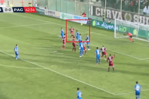 ¡Por poco! Rigoberto Rivas convirtió para Reggina, pero se lo anularon