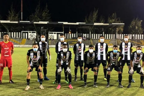 Futbolistas de Nicaragua disputaron los partidos con mascarillas