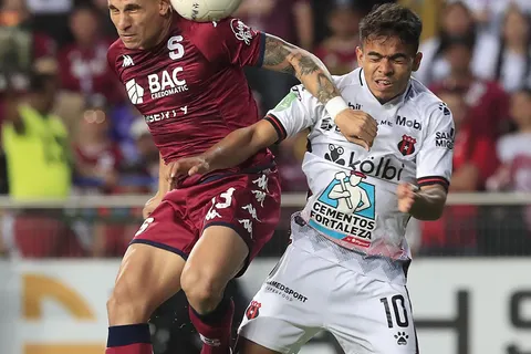 Alajuelense amenaza a llevar a un ídolo del Saprissa.