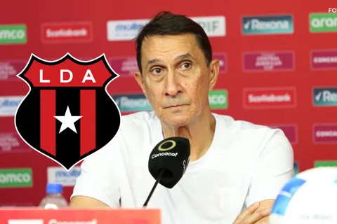 Alexandre Guimaraes en conferencia de prensa.