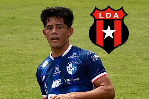 Alajuelense le mostró la salida, pero Andrés Carevic confió en él y respondió con un golazo ante Saprissa: "No tuve los minutos"