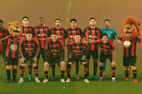 “Detalles mínimos”: lo buscan de Sudamérica y su futuro en Alajuelense está a punto de sentenciarse