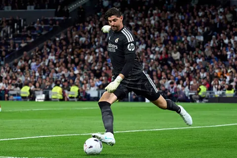 Courtois critica al VAR antes del Clásico: “Esperemos que no siempre sean errores para un lado y no para otro”