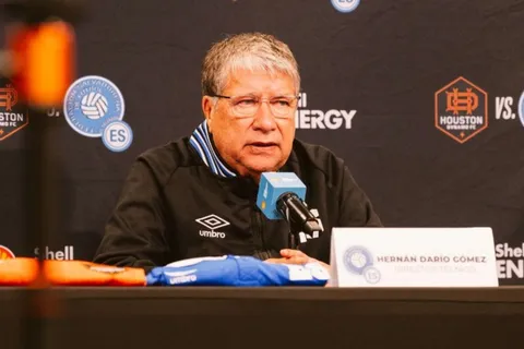 Selección El Salvador-Bolillo Gómez