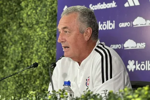 Gustavo Alfaro: El equipo debe luchar hasta lo último por un resultado