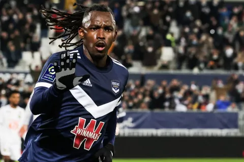 No es de Europa: Alberth Elis podría llegar en este histórico club tras un año sin jugar