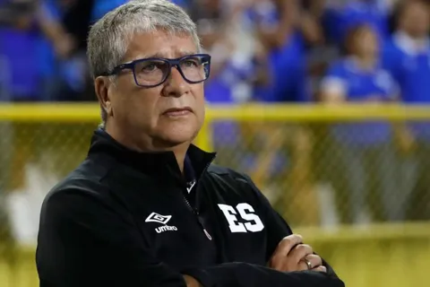 El Salvador revela futuro de Bolillo Gómez.