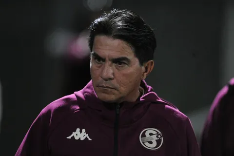 Vladimir Quesada recibe una mala noticia.