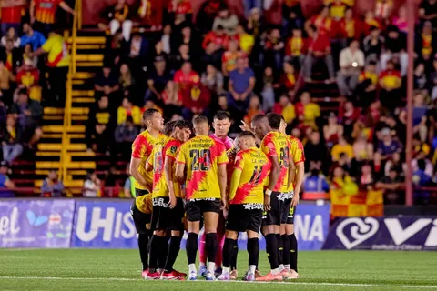 Herediano recibe malas noticias.