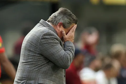 Miguel Herrera contra las cuerdas. (Foto: Getty Images)