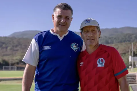 Pedro Troglio defiende a Diego Vásquez