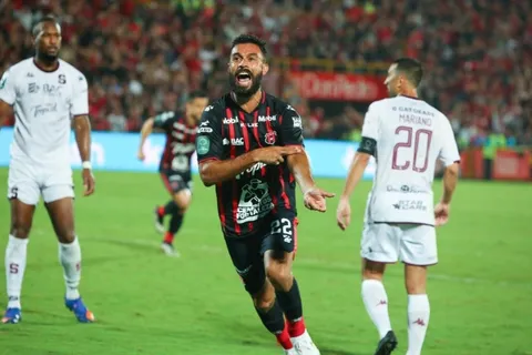 Alajuelense noqueó a Saprissa y lo dejó fuera del campeonato