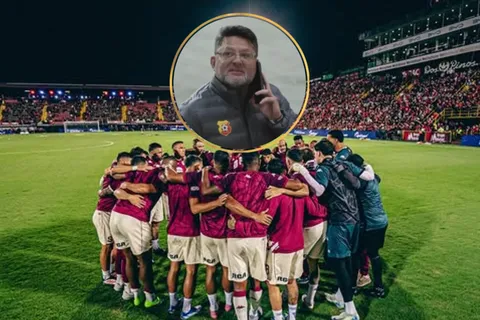 Jafet Soto quiere robárselo: Vladimir Quesada teme perder a una figura de Saprissa antes del inicio del Clausura
