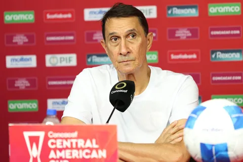 Alexandre Guimaraes en el ojo de la tormenta.