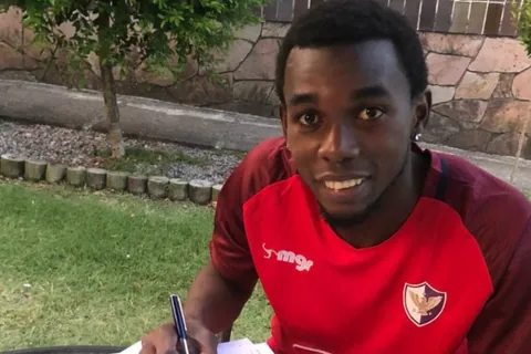 Oficial: "Muma" Fernández firmó con el Fénix de Uruguay
