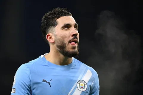 Chelsea habría reactivado su interés en Rayan Cherki para intentar ficharlo en 2027, según Fichajes