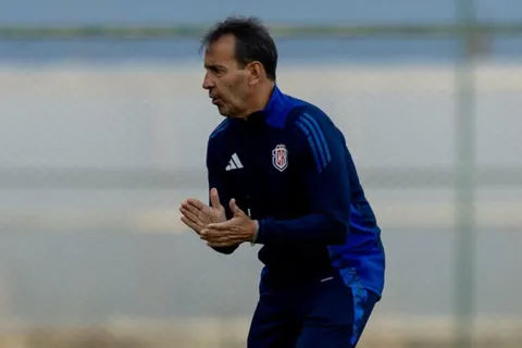 Bocha Batista dio su primer XI con Costa Rica.