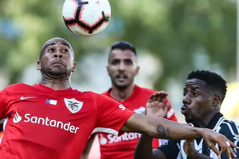 Abdiel Arroyo se estrenó en empate de Santa Clara