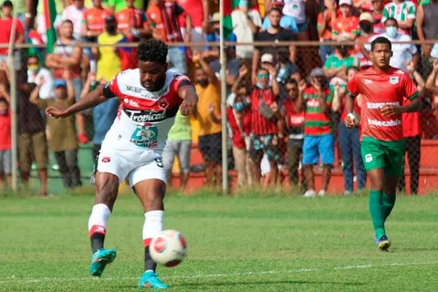 Freddy Góndola se despachó con doblete en victoria de Alajuelense (VIDEO)