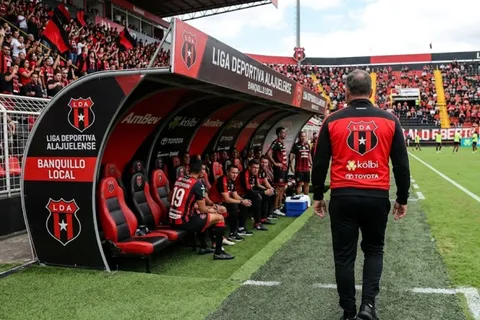 Alajuelense quiere cerrar rápido a su delantero.
