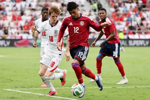 Bryan Ruiz se suma a una lista especial de Costa Rica: los mundialistas que también dirigieron a La Sele