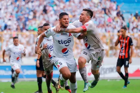 Alianza se proclamó bicampeón en El Salvador