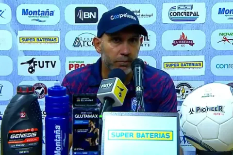 Luis Marín se molesto con una pregunta en conferencia. (Foto: FUTV)