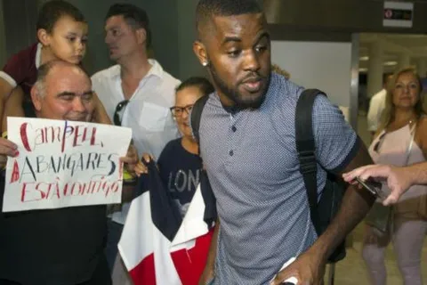 Joel Campbell se descargó con seguidor que lo criticó