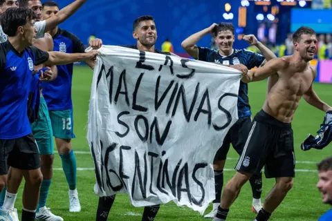 Lisandro Martínez, Cuti Romero y Enzo Fernández son los apuntados en Inglaterra.