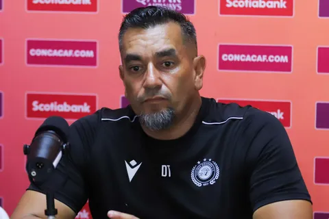 José Giacone en conferencia de prensa.