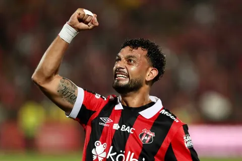 Michael Barrantes habló de las posibilidades que tiene de renovar su contrato en Alajuelense