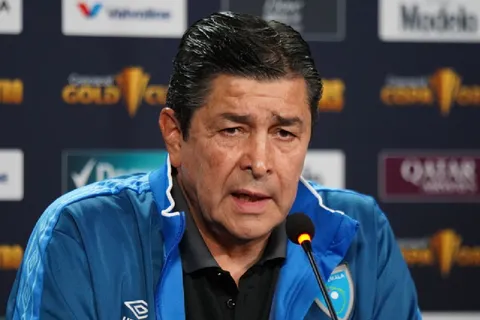 Luis Fernando Tena asegura que Guatemala correrá riesgos ante Jamaica