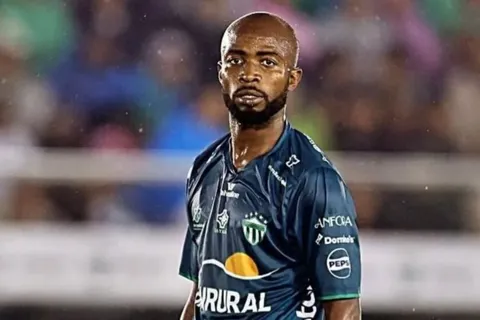 Mientras el DT lo sacó de Antigua, Gerson Chávez da la sorpresa y ficha por inesperado club en el Clausura 2026