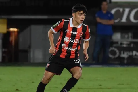 El jugador de Alajuelense que se vería perjudicado por Leo Menjívar
