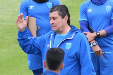 Luis Fernando Tena suma una baja en los entrenamientos de la Selección de Guatemala