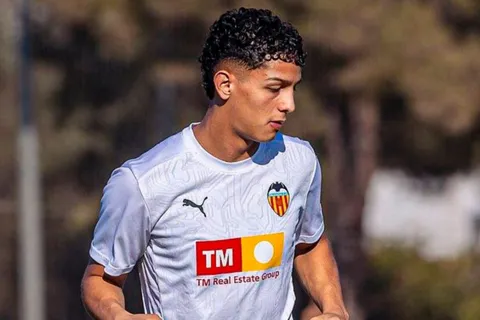 Warren Madrigal recibe un gran apoyo desde Valencia.