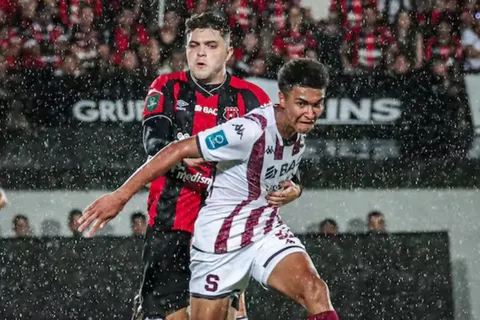 Saprissa se mofa de Alajuelense.
