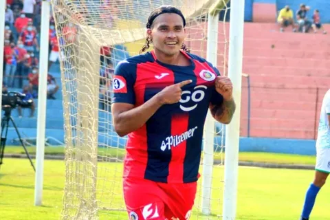 “El Gullit” Peña anota su primer gol con FAS